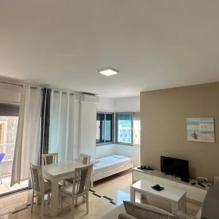 Jasmine Apartment *